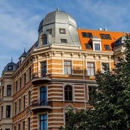 Nowowiejskiego Old Town By Bookinghost *