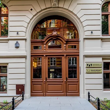 Nowowiejskiego Old Town By Bookinghost